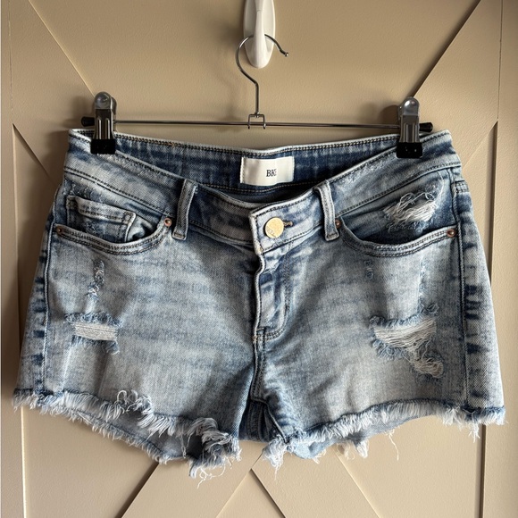 Stella Stretch Short light wash distressed raw hem size 27 - Picture 9 of 10